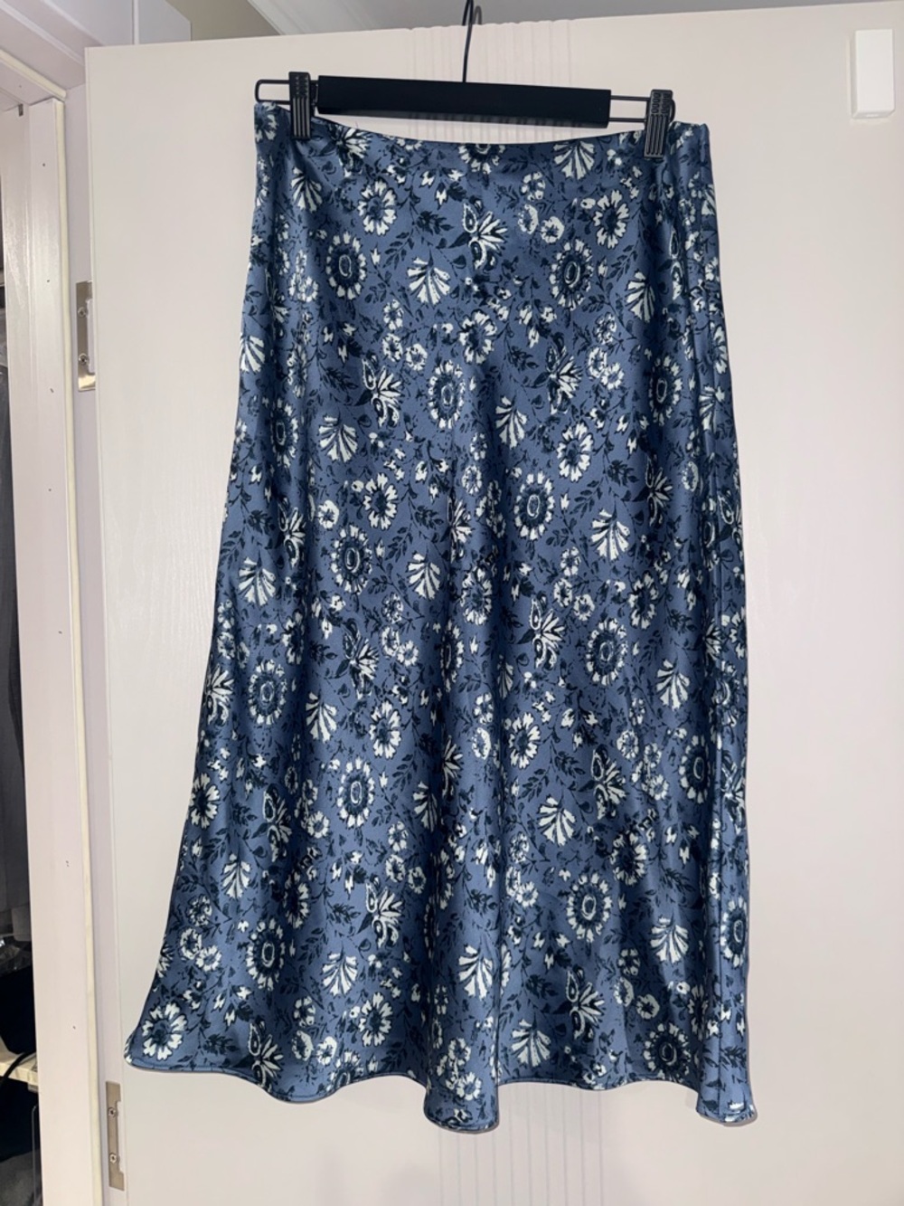 Club Monaco Blue Floral A-Line Satin Midi Skirt with Ivory Accents